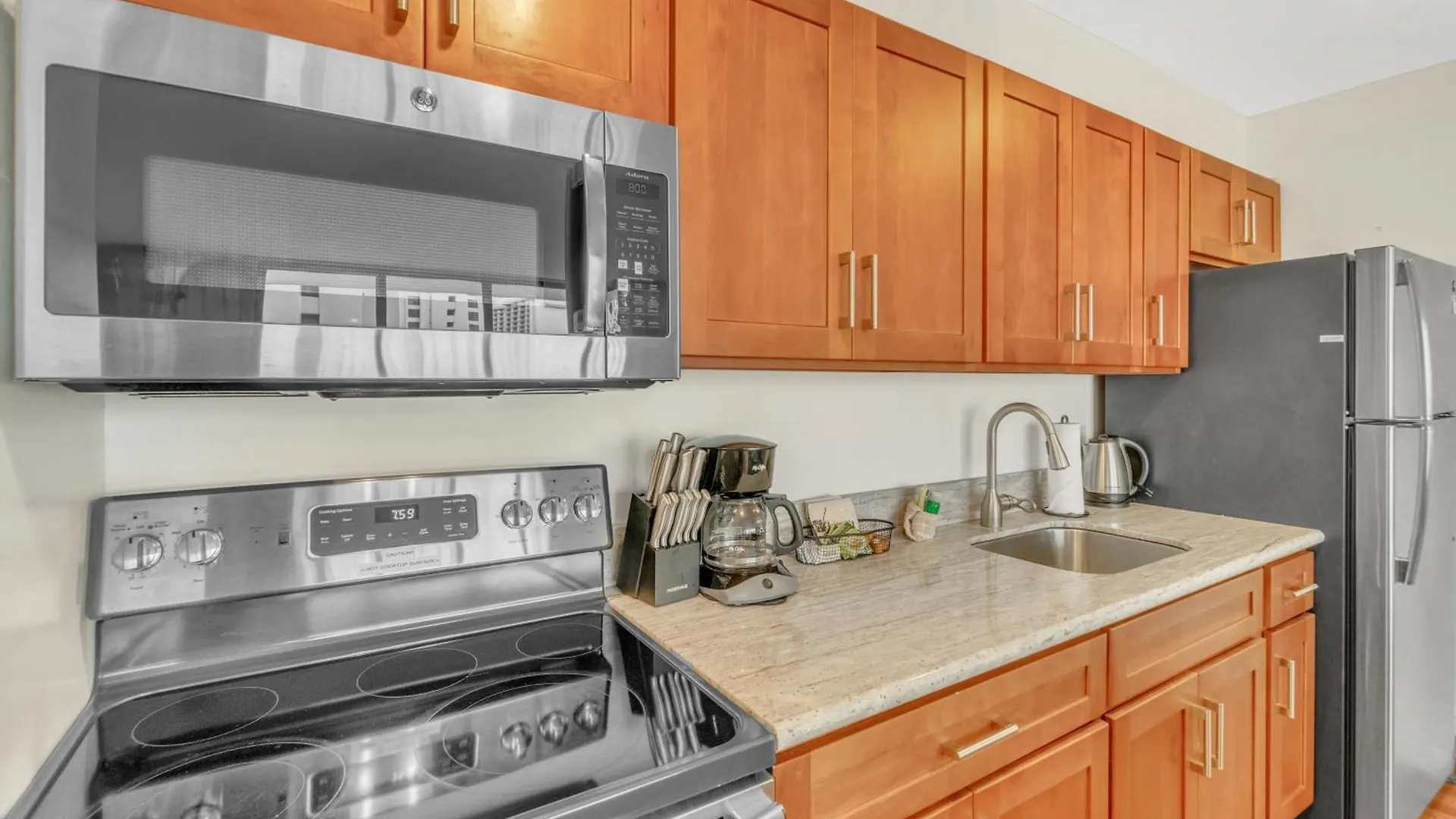 Standard Waikiki Banyan Condo With Mountain View Condo هونولولو