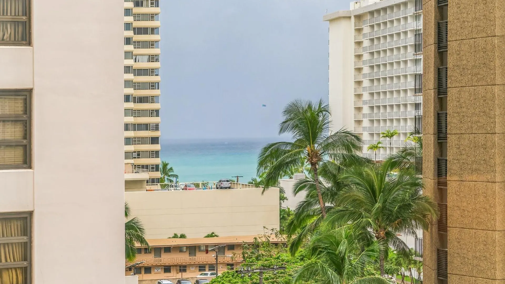 Standard Waikiki Banyan Condo With Mountain View Condo هونولولو